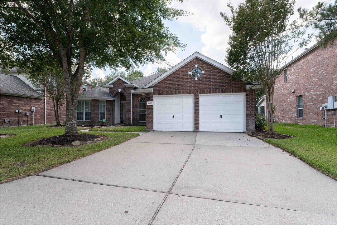 10307 Sablebrook Ln in Houston, TX - Building Photo