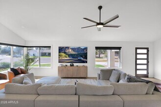 7629 N Vía De Los Ninos in Scottsdale, AZ - Building Photo - Building Photo