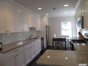 76 Oregon St in Long Beach, NY - Building Photo - Building Photo