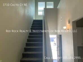 3710 Cacto Ct in Rio Rancho, NM - Foto de edificio - Building Photo