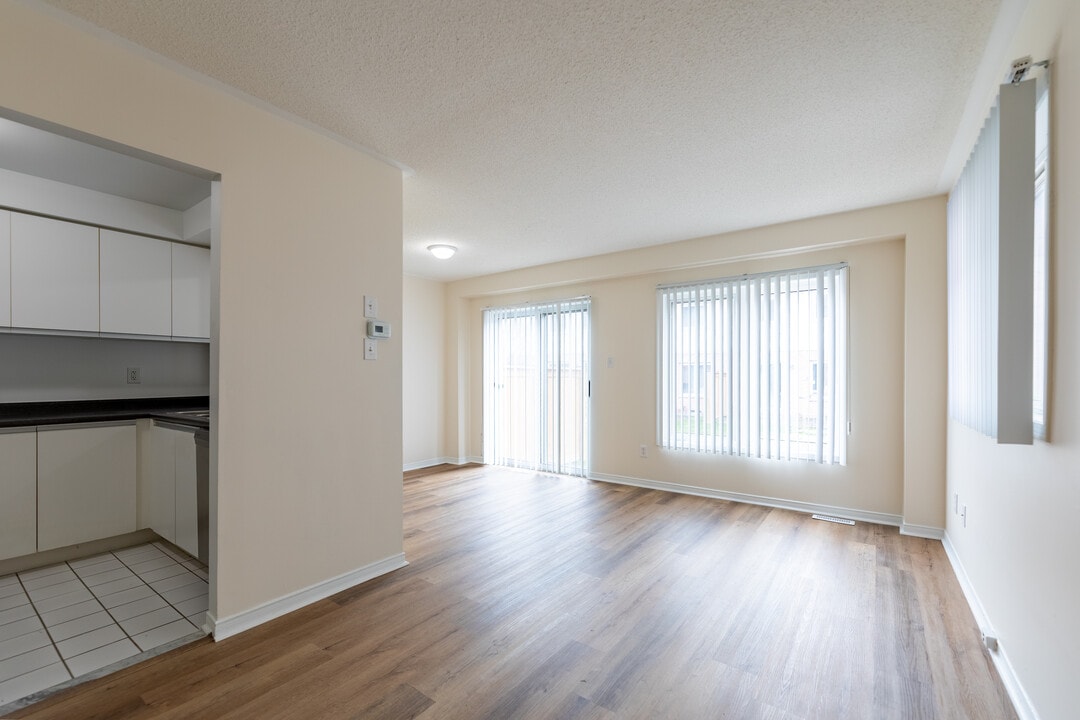 Pleasantview Walk Townhomes in Brampton, ON - Building Photo