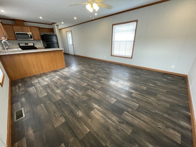 38031 Leverette Ave in Clinton Township, MI - Foto de edificio - Building Photo