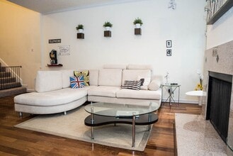 1112 Bering Dr in Houston, TX - Building Photo - Building Photo