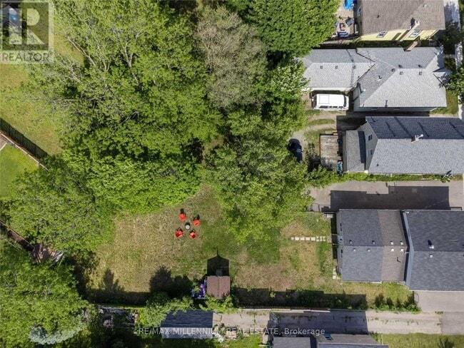 225 Grand River Ave in Brantford, ON - Building Photo - Building Photo