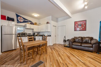 2518 N Ashland Ave, Unit 1F in Chicago, IL - Building Photo - Building Photo