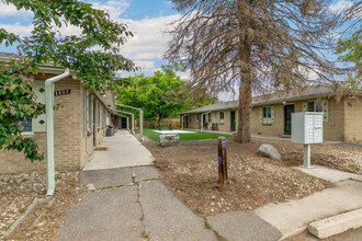 Otis Apartments in Lakewood, CO - Building Photo - Building Photo