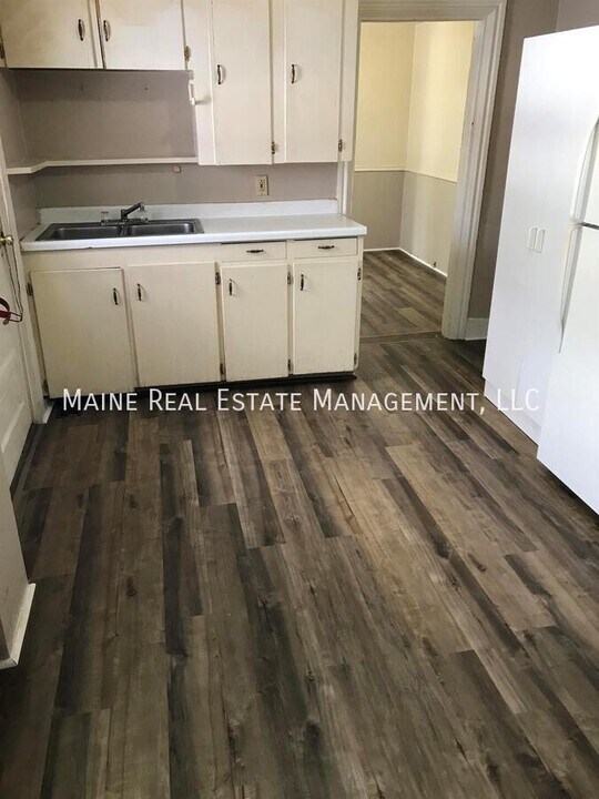 8 Willow St in Bangor, ME - Building Photo
