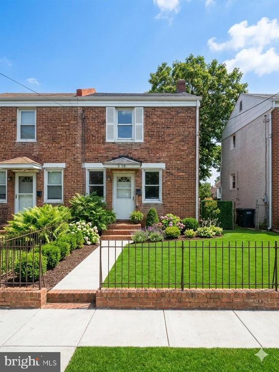 property at 5508 B St SE