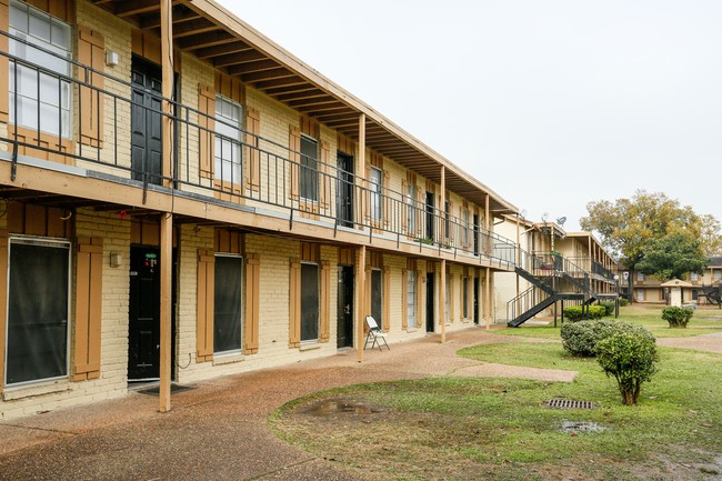 Broadway Casa in Houston, TX - Foto de edificio - Building Photo