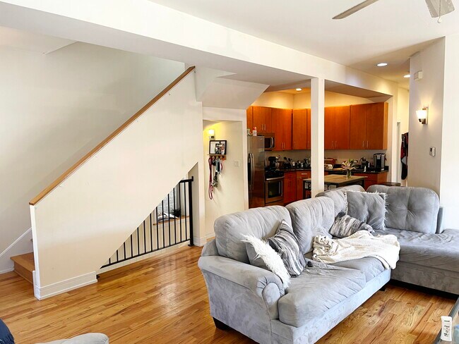 2835 N Damen Ave in Chicago, IL - Foto de edificio - Building Photo