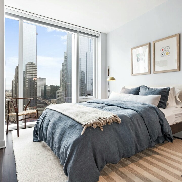 353 W Wolf Point Plaza in Chicago, IL - Building Photo