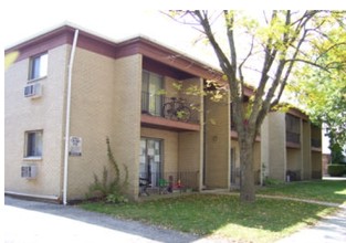 Continental Court Apartments in Vandalia, OH - Building Photo - Building Photo