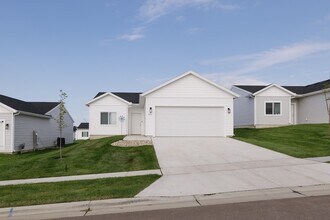 Willowbrook Village in Sioux Falls, SD - Building Photo - Building Photo