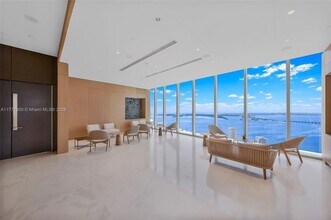 300 Biscayne Boulevard Way, Unit 3009 in Miami, FL - Building Photo - Building Photo