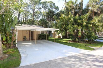 4755 Village Garden Dr in Sarasota, FL - Building Photo - Building Photo