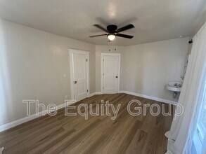 209 E 11th St in Hanford, CA - Building Photo - Building Photo