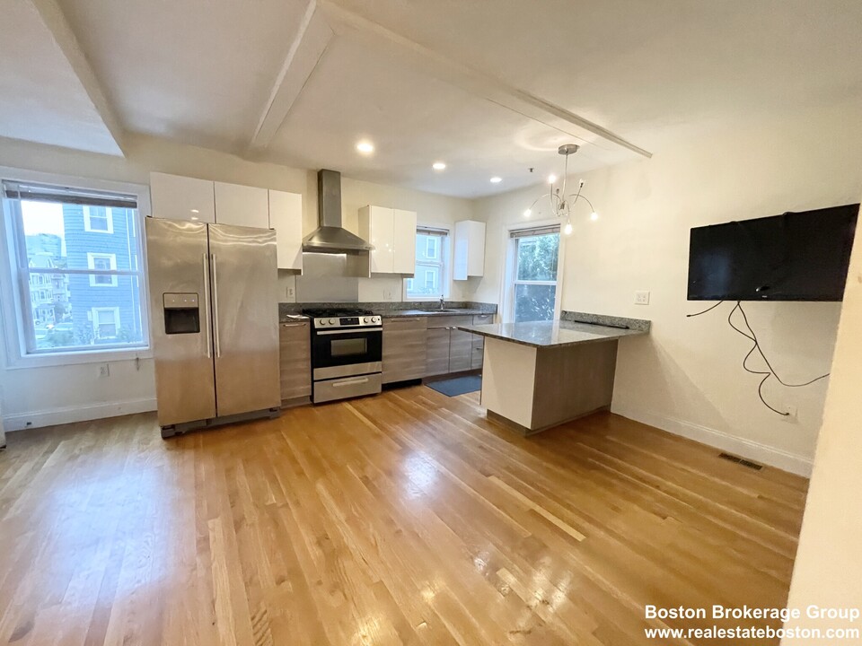 146 Hillside St, Unit #1 in Boston, MA - Building Photo