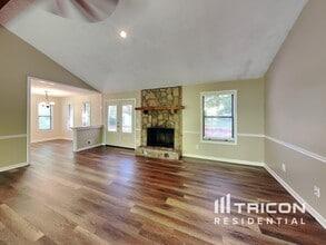 136 Bramble Oak Dr in Woodstock, GA - Building Photo - Building Photo