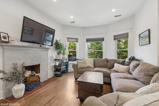 3131 N Clifton Ave in Chicago, IL - Building Photo - Building Photo