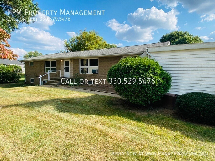 524 Emerson Ave NW in North Canton, OH - Building Photo