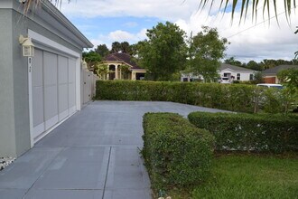 901 SW Haleyberry Ave in Port St. Lucie, FL - Building Photo - Building Photo