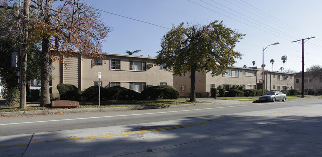 6200-6206 Hazeltine Ave in Van Nuys, CA - Building Photo - Building Photo