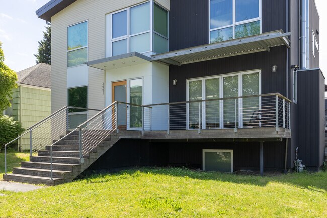 2521 7th Ave W in Seattle, WA - Building Photo - Building Photo