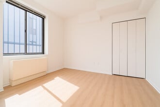 504 W 55th St in New York, NY - Building Photo - Building Photo