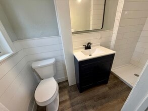 327 1st Ave, Unit 1st Fl in Phoenixville, PA - Foto de edificio - Building Photo