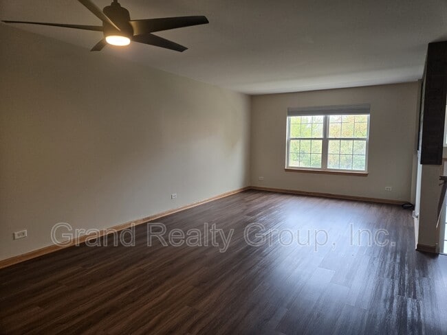 552 Richard Brown Blvd in Volo, IL - Building Photo - Building Photo