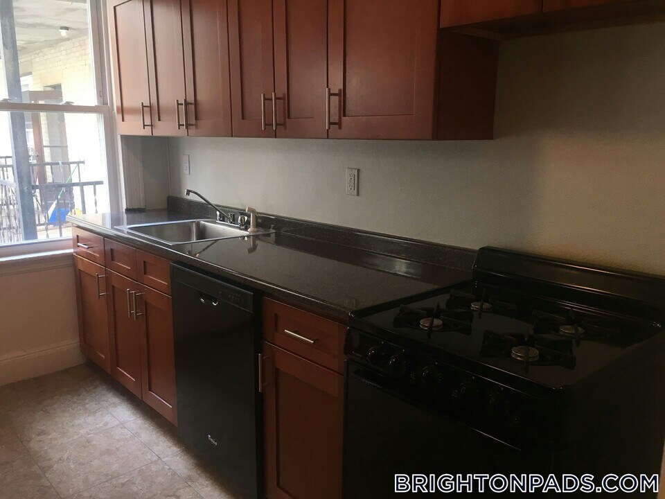 1626 Commonwealth Ave in Boston, MA - Building Photo