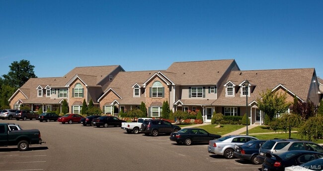 47 Pineview Ln in Coram, NY - Building Photo - Building Photo