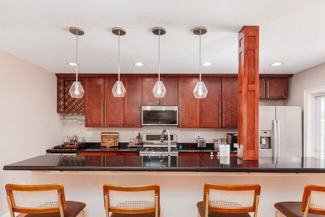 99 W Circular St, Unit SI ID1388803P in Saratoga Springs, NY - Building Photo - Building Photo