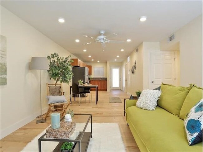 909 Reinli Street, Unit 111 in Austin, TX - Building Photo - Building Photo