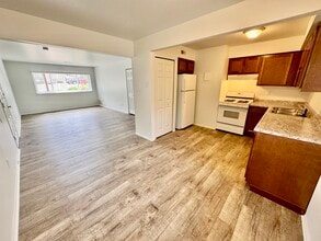 Ore Creek Apartments in Brighton, MI - Foto de edificio - Building Photo