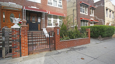 700 Logan St in Brooklyn, NY - Building Photo - Building Photo