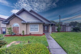 1002 Bayview Dr in Portland, TX - Building Photo