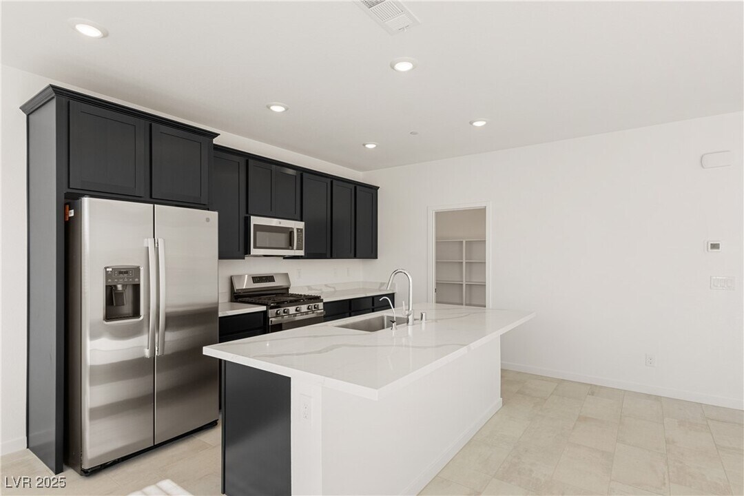 3637 Misty Dusk Ave in Henderson, NV - Building Photo