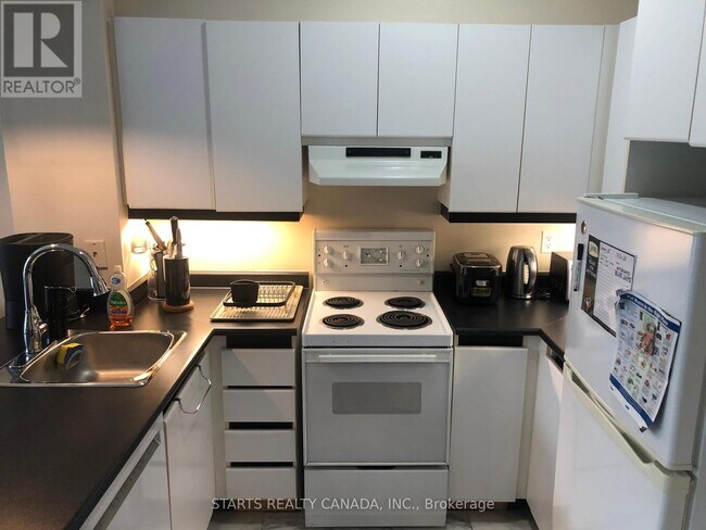 7-1607 King St E in Toronto, ON - Building Photo - Building Photo