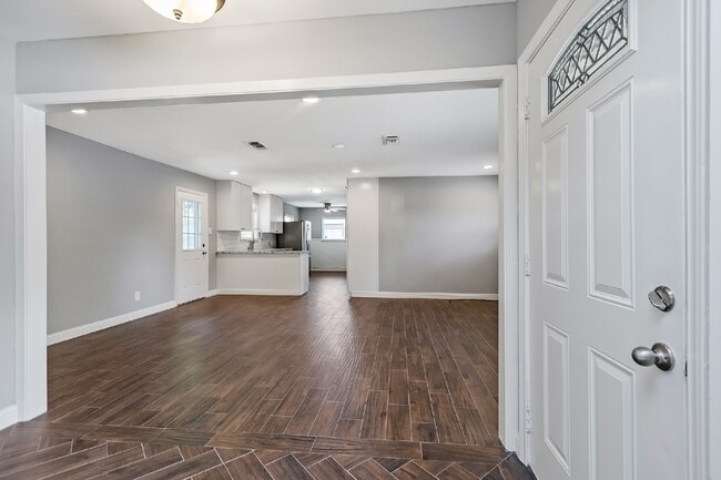 1719 Longhorn Dr