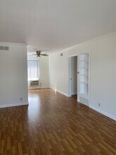 11130 Huston St, Unit 7 in North Hollywood, CA - Building Photo - Building Photo