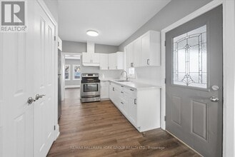 16 Albert St N in Orillia, ON - Building Photo - Building Photo