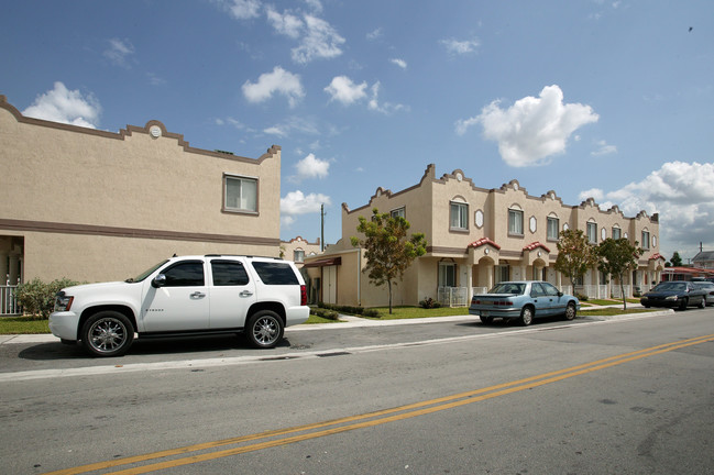 705 E 3rd Ave in Hialeah, FL - Building Photo - Building Photo