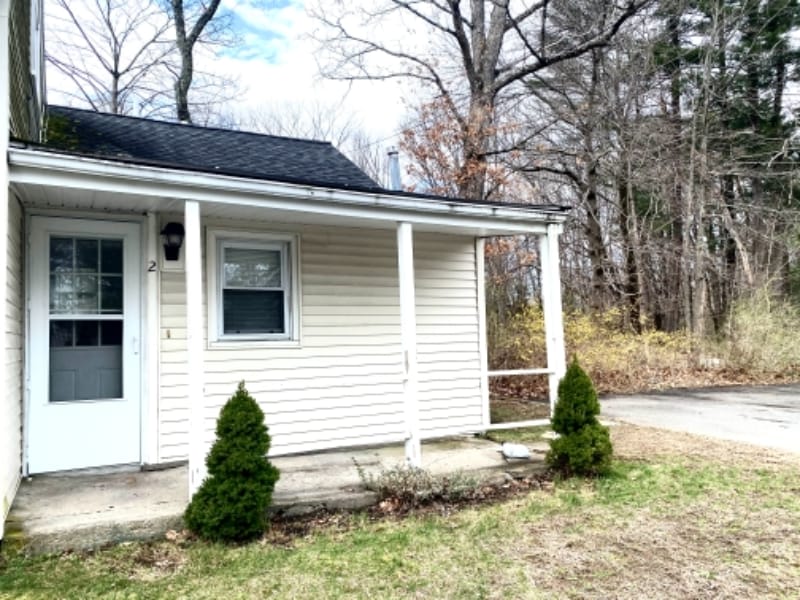 339 Village St in Millis-Clicquot, MA - Foto de edificio