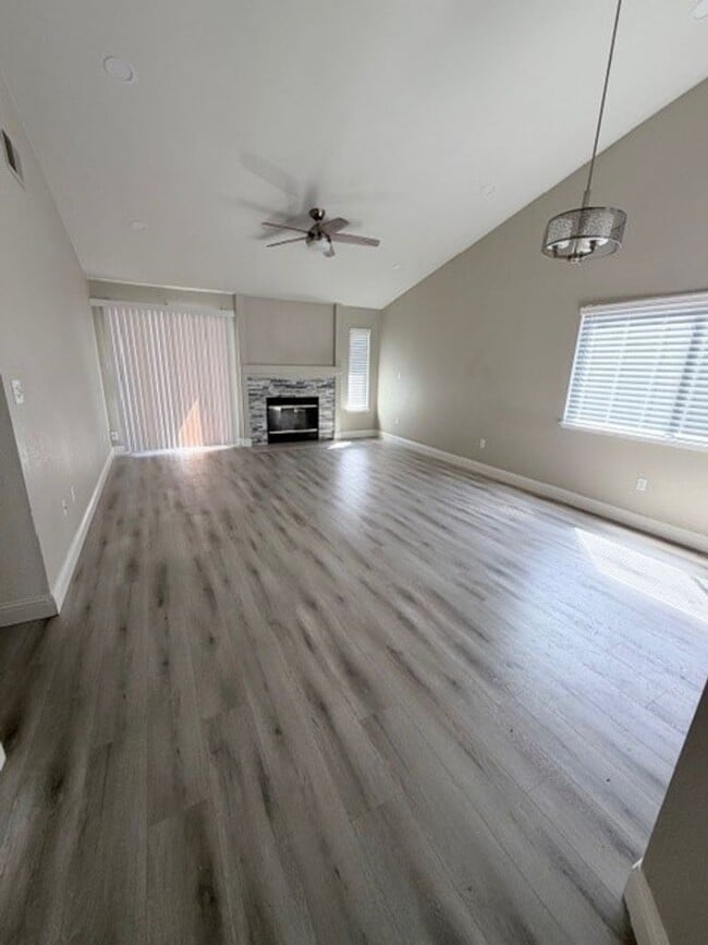 7625 Canyon Clover Dr in Bakersfield, CA - Building Photo - Building Photo