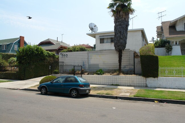 202 S Carondelet St in Los Angeles, CA - Building Photo - Building Photo