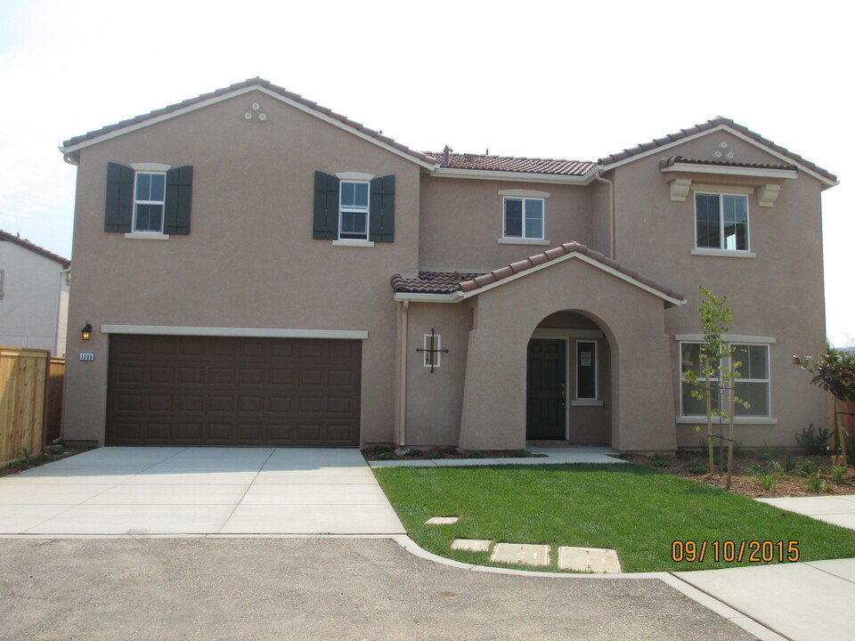 1229 Meridian Way in Lompoc, CA - Building Photo