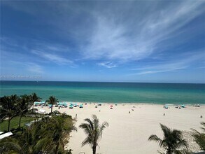 15645 Collins Ave in North Miami Beach, FL - Building Photo - Building Photo