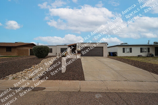 1713 W Oraibi Dr in Phoenix, AZ - Building Photo - Building Photo