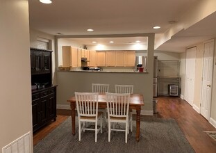 216 9th St SE in Washington, DC - Foto de edificio - Building Photo